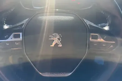 Photo 17 Peugeot 208  PureTech 75 S&S BVM5