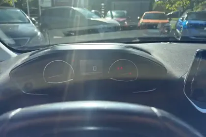 Photo 16 Peugeot 208  PureTech 75 S&S BVM5