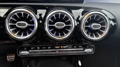 Photo 26 Mercedes CLA  Coupé 180