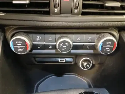 Photo 120 Alfa Romeo Giulia  2.2 210 ch AT8 Q4