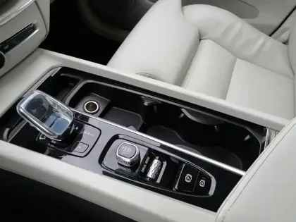 Photo 17 Volvo Xc60  T6 Recharge AWD 253 ch + 87 ch Geartronic 8