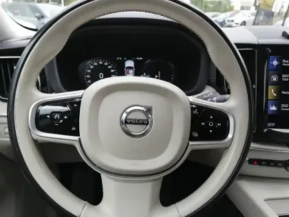 Photo 8 Volvo Xc60  T6 Recharge AWD 253 ch + 87 ch Geartronic 8