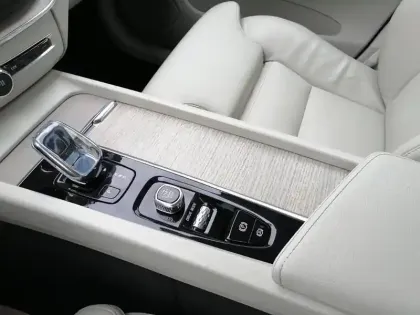 Photo 16 Volvo Xc60  T6 Recharge AWD 253 ch + 87 ch Geartronic 8