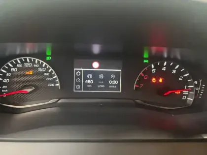 Photo 47 Peugeot 2008  PureTech 100 S&S BVM6