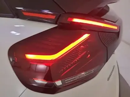 Photo 16 Citroën C4  BlueHDi 130 EAT8