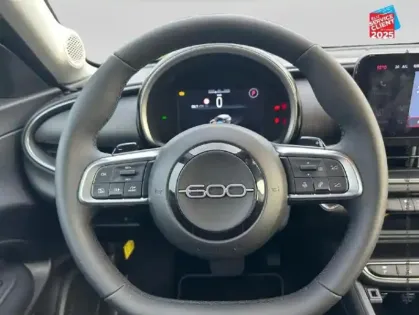 Photo 11 Fiat 600  1.2 Hybrid Turbo 110ch Pop DCT6 Step 2