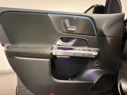 Photo 16 Mercedes GLB 200 d AMG Line