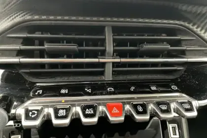 Photo 15 Peugeot 2008  PureTech 130 S&S BVM6