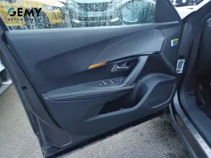 Photo 11 Peugeot 2008  PureTech 130 S&S BVM6