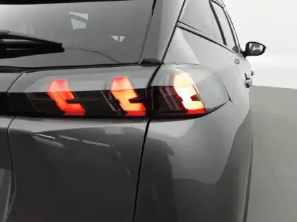 Photo 48 Peugeot 2008  PureTech 100 S&S BVM6