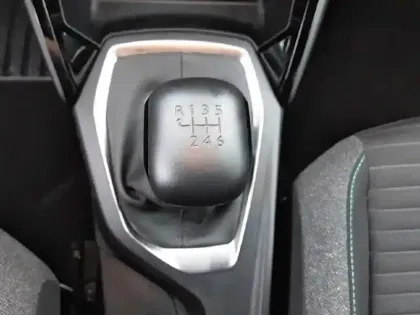 Photo 45 Peugeot 2008  PureTech 100 S&S BVM6