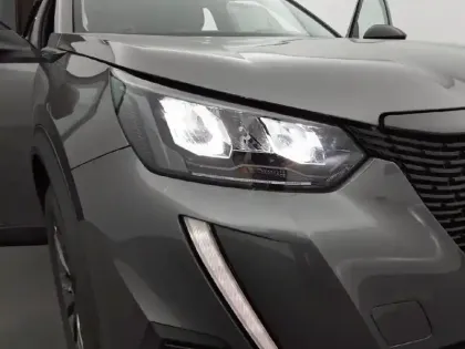 Photo 47 Peugeot 2008  PureTech 100 S&S BVM6