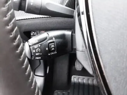 Photo 52 Peugeot 2008  PureTech 100 S&S BVM6