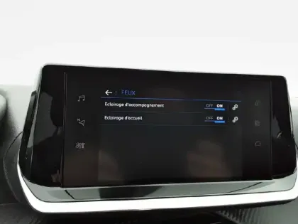 Photo 60 Peugeot 2008  PureTech 100 S&S BVM6