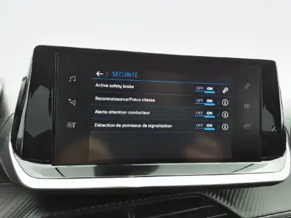 Photo 62 Peugeot 2008  PureTech 100 S&S BVM6