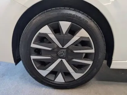 Photo 26 Peugeot 208  PureTech 100 S&S BVM6