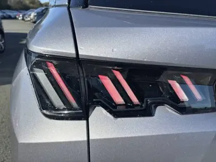 Photo 16 Peugeot 5008  Hybrid 145 e-DCS6