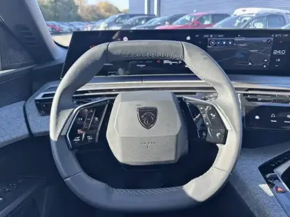 Photo 28 Peugeot 5008  Hybrid 145 e-DCS6