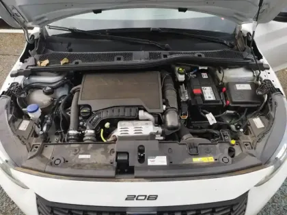 Photo 50 Peugeot 208  PureTech 100 S&S BVM6