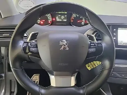 Photo 8 Peugeot 308  BlueHDi 130ch S&S EAT8