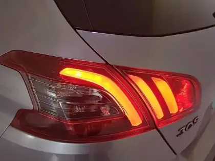 Photo 16 Peugeot 308  BlueHDi 130ch S&S EAT8