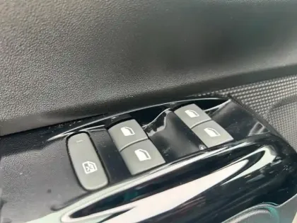 Photo 10 Citroën C3  1.2 PureTech 110ch S&S Shine EAT6