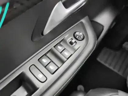 Photo 19 Peugeot 208  PureTech 100 S&S EAT8 Allure