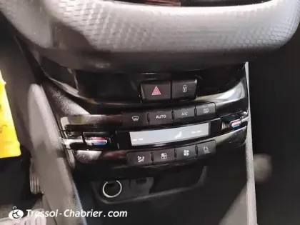 Photo 12 Peugeot 208  PureTech 110ch S&S BVM6 Tech Edition