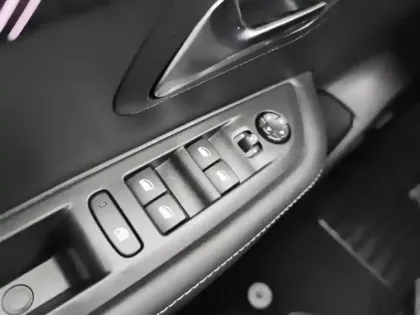 Photo 19 Peugeot 208  Hybrid 100 e-DCS6 Allure