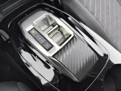 Photo 23 Peugeot 208  Hybrid 100 e-DCS6 Allure