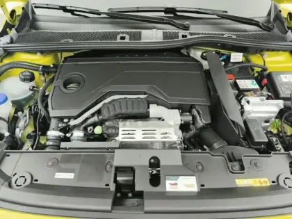 Photo 6 Peugeot 208  Hybrid 100 e-DCS6 Allure