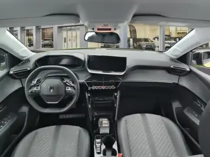 Photo 9 Peugeot 208  Hybrid 100 e-DCS6 Allure