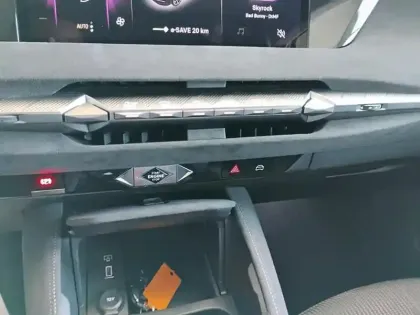 Photo 12 DS DS 4  Hybride E-Tense 225 EAT8 Performance Line