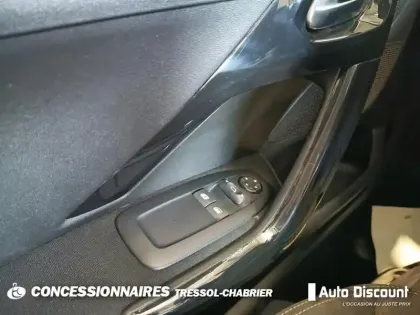 Photo 19 Peugeot 208  BlueHDi 100ch S&S BVM5 Active