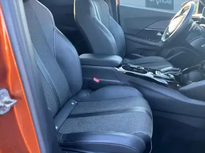 Photo 8 Peugeot 2008  BlueHDi 130 S&S EAT8 GT Line