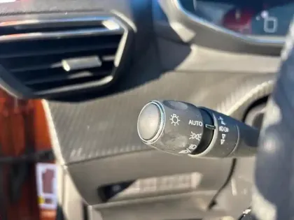 Photo 16 Peugeot 2008  BlueHDi 130 S&S EAT8 GT Line