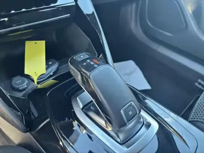 Photo 23 Peugeot 2008  BlueHDi 130 S&S EAT8 GT Line