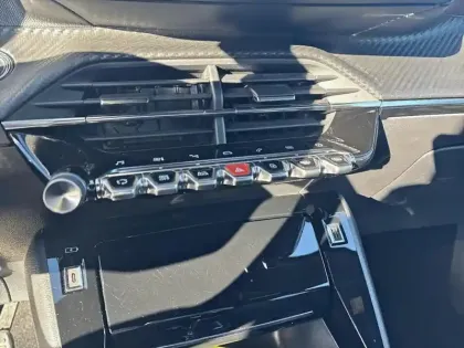 Photo 12 Peugeot 2008  BlueHDi 130 S&S EAT8 GT Line