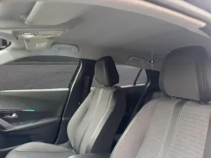 Photo 24 Peugeot 2008  Electrique 136 ch Allure