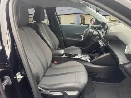 Photo 8 Peugeot 2008  Electrique 136 ch Allure