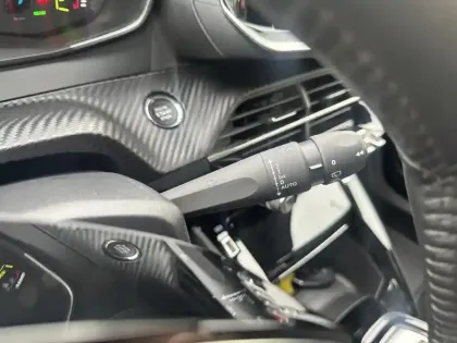 Photo 17 Peugeot 2008  Electrique 136 ch Allure