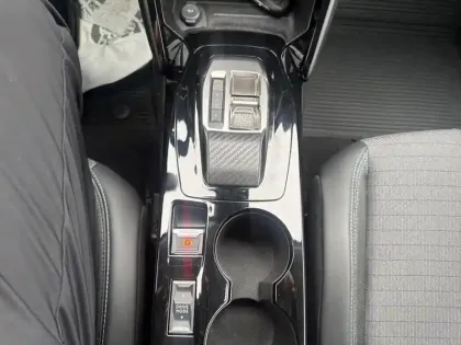 Photo 23 Peugeot 2008  Electrique 136 ch Allure