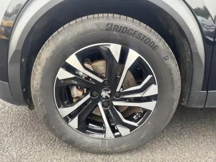 Photo 14 Peugeot 2008  Electrique 136 ch Allure