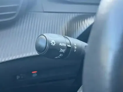 Photo 16 Peugeot 208  Electrique 50 kWh 136ch Style