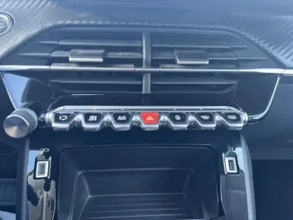 Photo 12 Peugeot 208  Electrique 50 kWh 136ch Style