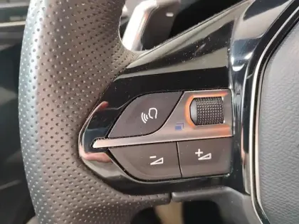 Photo 18 Peugeot 3008  Hybrid 225 e-EAT8 GT Pack