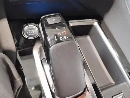 Photo 23 Peugeot 3008  Hybrid 225 e-EAT8 GT Pack