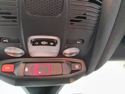 Photo 24 Peugeot 3008  Hybrid 225 e-EAT8 GT Pack