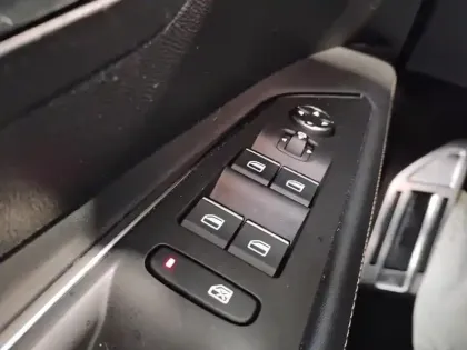 Photo 19 Peugeot 3008  Hybrid 225 e-EAT8 GT Pack