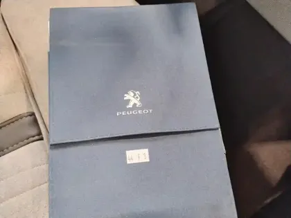 Photo 15 Peugeot 3008  Hybrid 225 e-EAT8 GT Pack